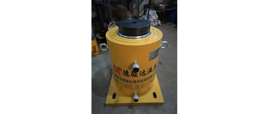 大噸位千斤頂?shù)臉嬙炫c性能分析